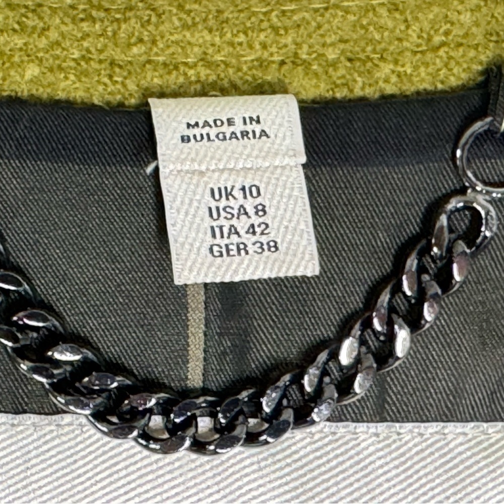 Burberry Women's Wool Trench Coat - Timeless Elegance and British Heritage - Picture 7 of 9